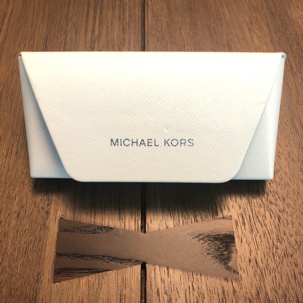 Michael Kors Case for Sunglasses 😎 White (hard)
